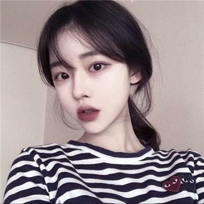 黑白手绘动漫女生头像图片