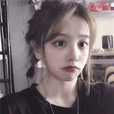 黑白手绘动漫女生头像图片