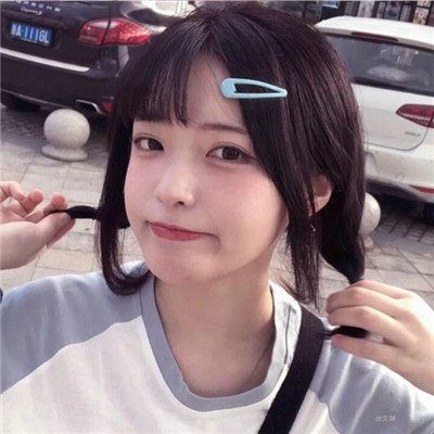 黑白手绘动漫女生头像图片
