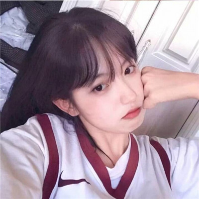 黑白手绘动漫女生头像图片