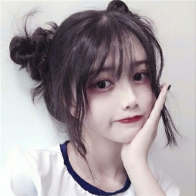 黑白手绘动漫女生头像图片