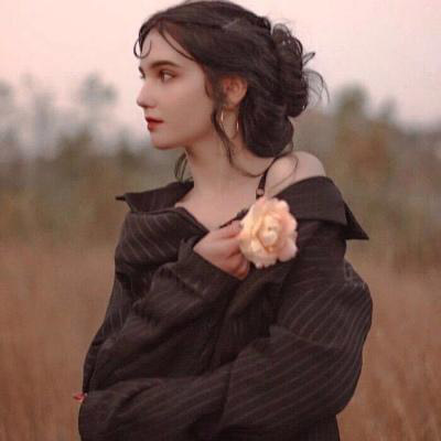 中美混血儿照片高冷女生头像