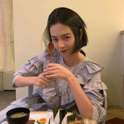 supreme流行霸气潮女图片