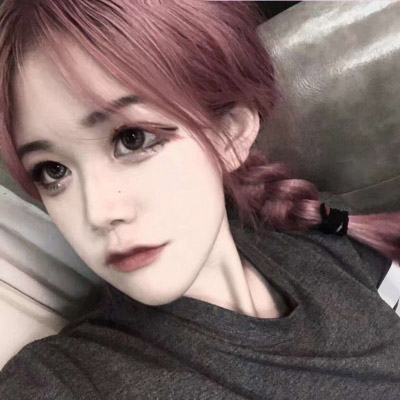 supreme流行霸气潮女图片