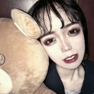 supreme流行霸气潮女图片