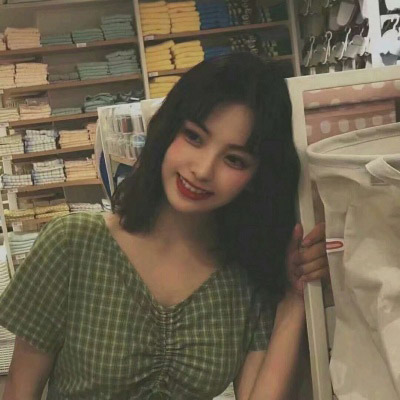 supreme流行霸气潮女图片
