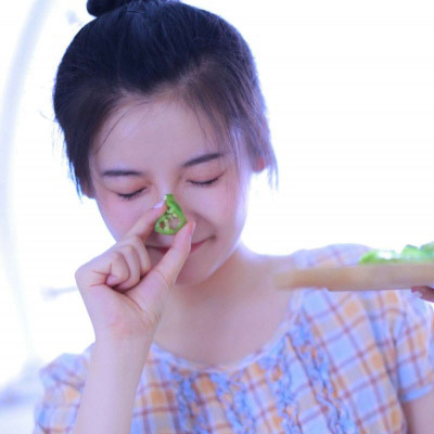 丸子头少女同一人多张头像 甜美闺蜜头像12人10人8人