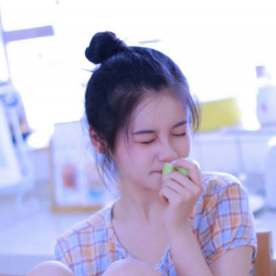 丸子头少女同一人多张头像 甜美闺蜜头像12人10人8人