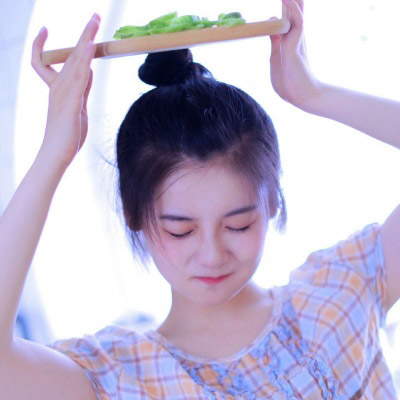 丸子头少女同一人多张头像 甜美闺蜜头像12人10人8人