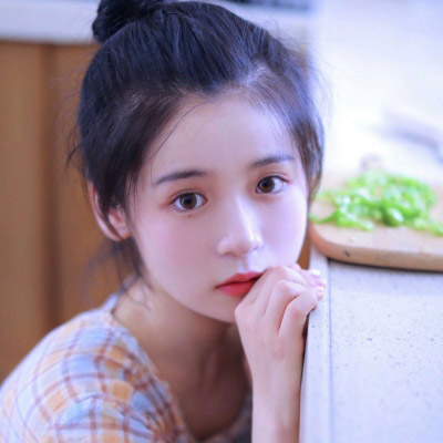 丸子头少女同一人多张头像 甜美闺蜜头像12人10人8人
