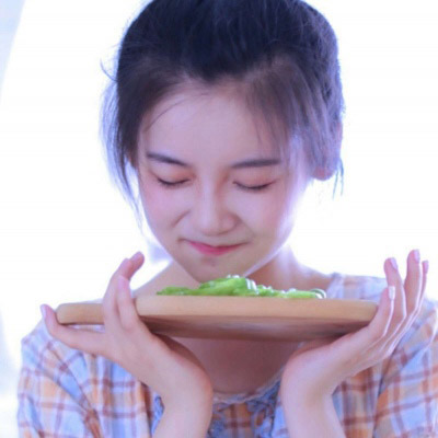 丸子头少女同一人多张头像 甜美闺蜜头像12人10人8人