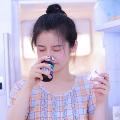 丸子头少女同一人多张头像 甜美闺蜜头像12人10人8人