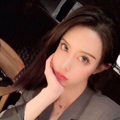 韩版短发女生头像高冷图片