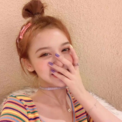 韩版短发女生头像高冷图片