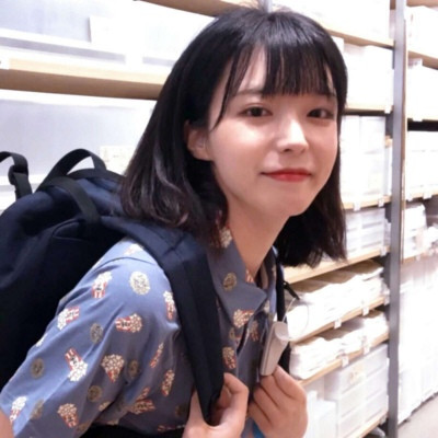 qq头像女生在床上的图片