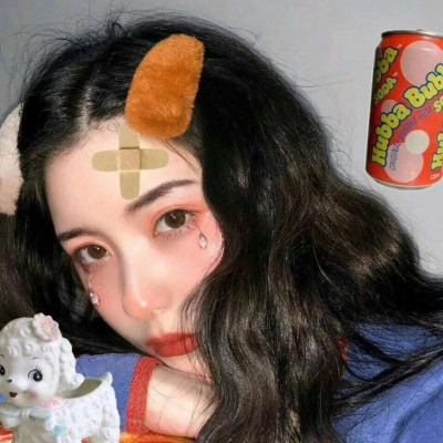 欧美女生抽烟纹身头像图片