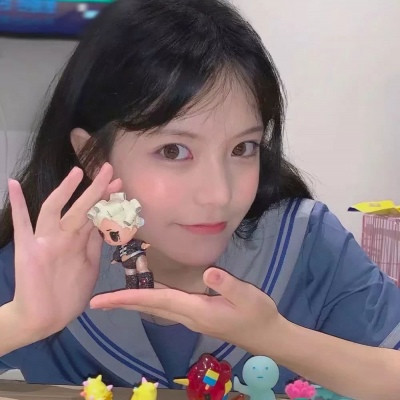 欧美女生抽烟纹身头像图片