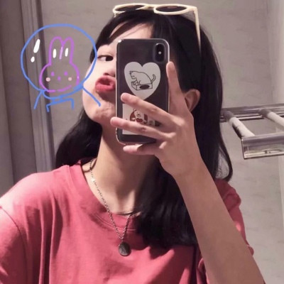 欧美女生抽烟纹身头像图片