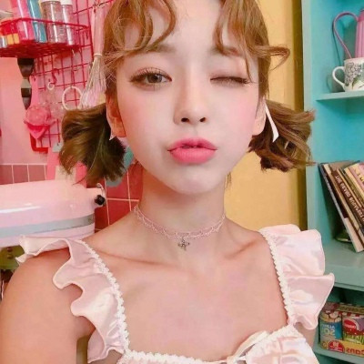 欧美女生抽烟纹身头像图片