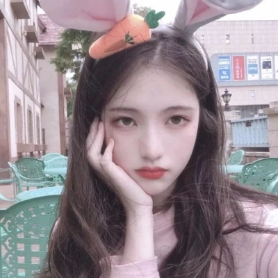 欧美女生抽烟纹身头像图片