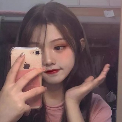欧美女生抽烟纹身头像图片