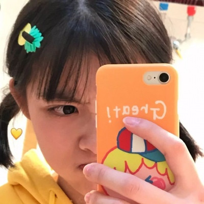 欧美女生抽烟纹身头像图片