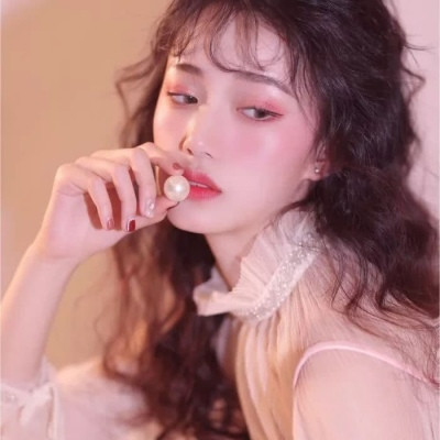 欧美女生抽烟纹身头像图片
