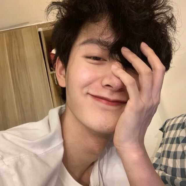 男生说晚安盖好被子