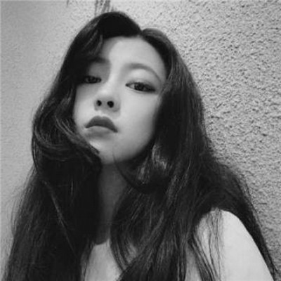 qq头像女生背影晚上图片
