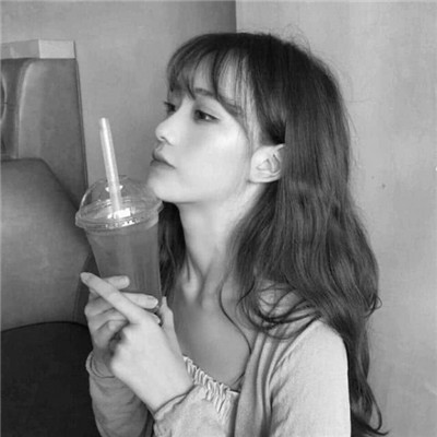 qq头像女生背影晚上图片