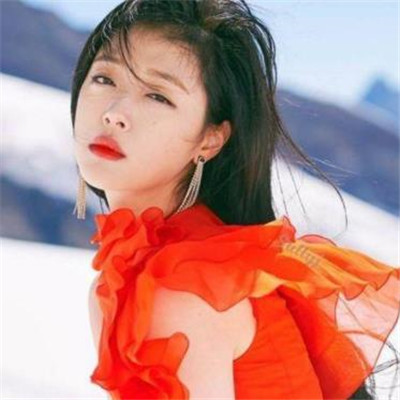 qq头像女生侧脸喝水图片