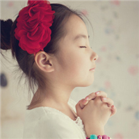 双手合十祈祷图片 闭眼祈祷保佑的小女孩头像