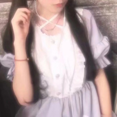 很撩人的女生头像 骚气女生头像半身胸部无头图片