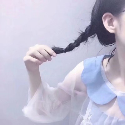 很撩人的女生头像 骚气女生头像半身胸部无头图片