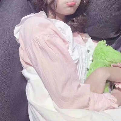 很撩人的女生头像 骚气女生头像半身胸部无头图片