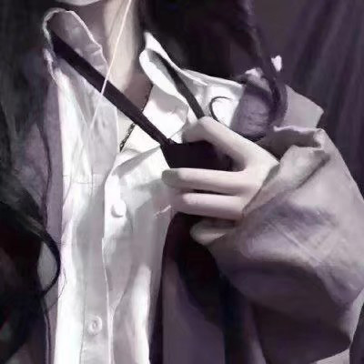很撩人的女生头像 骚气女生头像半身胸部无头图片