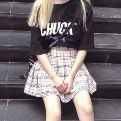 细腿小姐姐头像 女生撩人的姿势图片