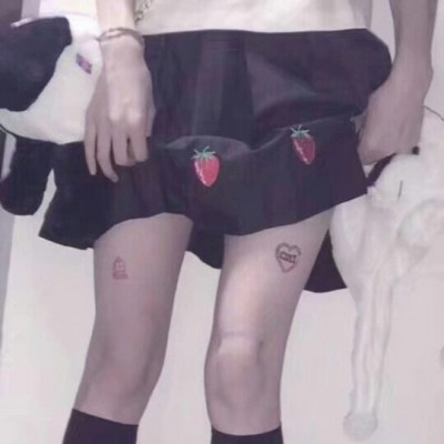 细腿小姐姐头像 女生撩人的姿势图片
