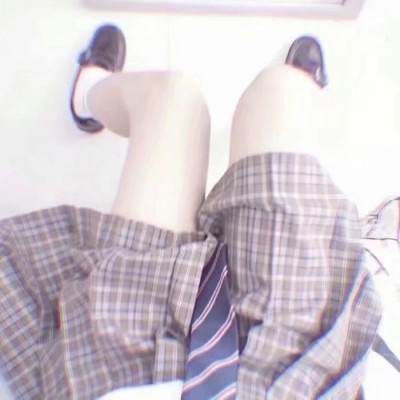细腿小姐姐头像 女生撩人的姿势图片