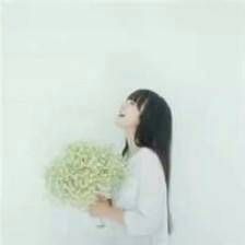 抱着满天星的女生头像 女生拿满天星图片唯美