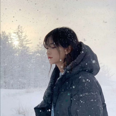 冬天唯美女生头像 冬天下雪漂亮女孩头像图片