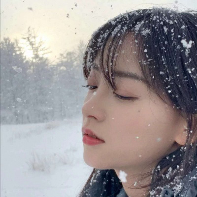 冬天唯美女生头像 冬天下雪漂亮女孩头像图片