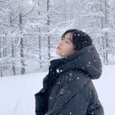 冬天唯美女生头像 冬天下雪漂亮女孩头像图片