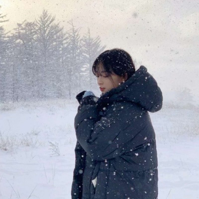 冬天唯美女生头像 冬天下雪漂亮女孩头像图片