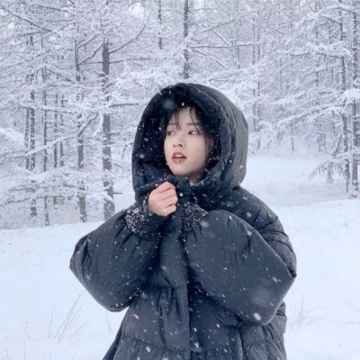 冬天唯美女生头像 冬天下雪漂亮女孩头像图片