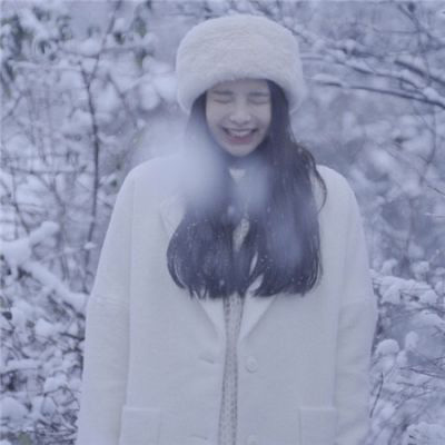 冬天唯美女生头像 冬天下雪漂亮女孩头像图片