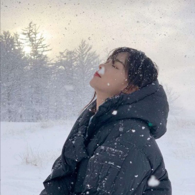 冬天唯美女生头像 冬天下雪漂亮女孩头像图片
