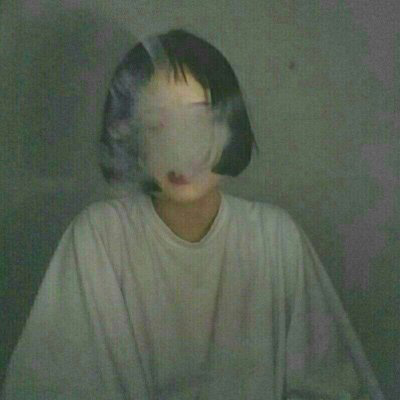 女生抽烟头像 伤感霸气夹烟好看手势图片