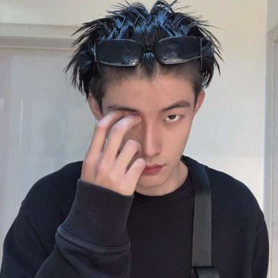 孤独的头像男生图片 高清男生头像伤感孤单