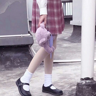 腿部头像女 女生头像下半身腿站着
